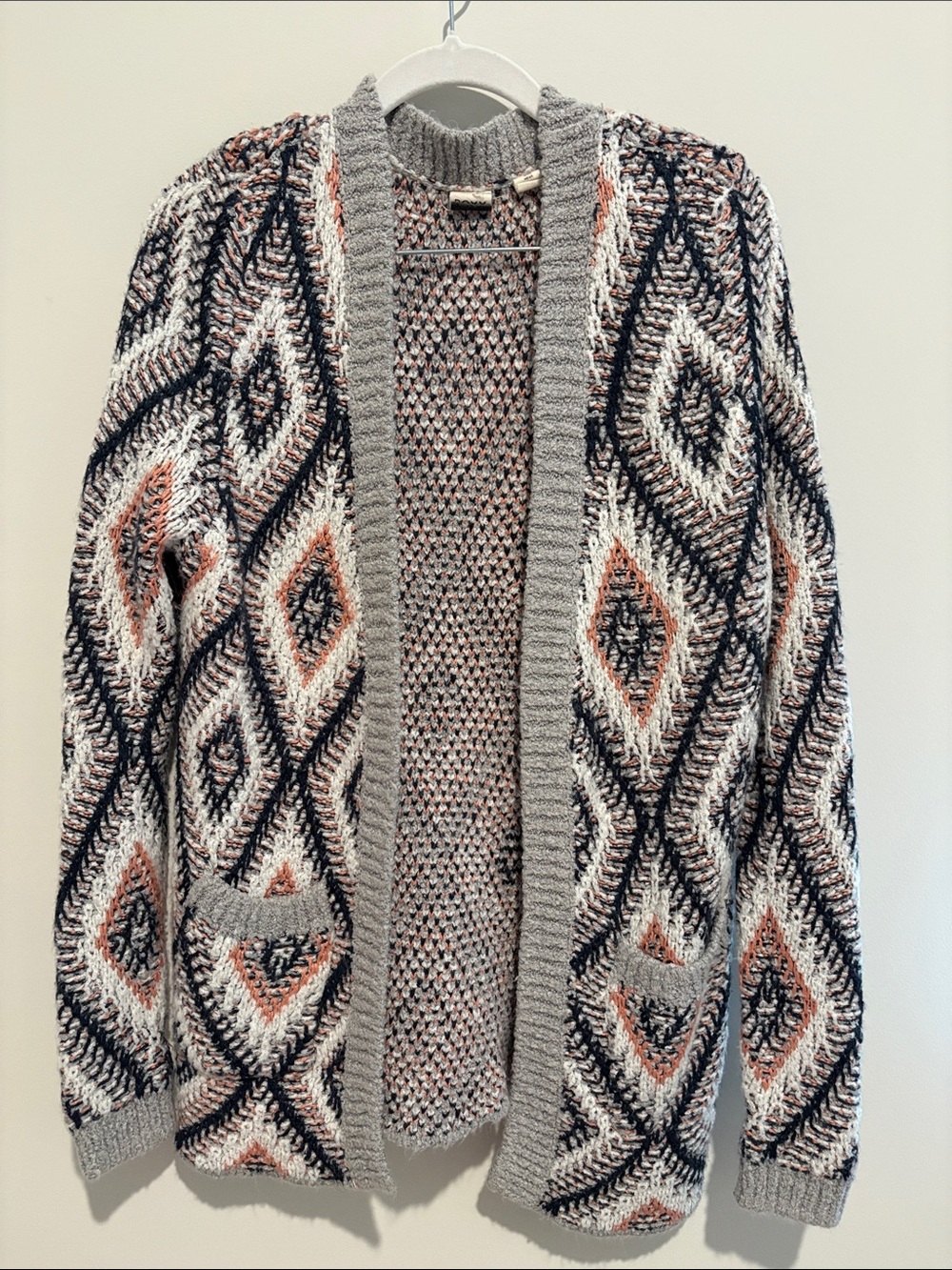 Roxy Geometric Open-Front Cardigan in Gray, Black and Peach